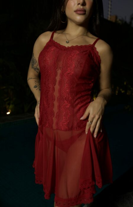 Camisola de tule, com renda